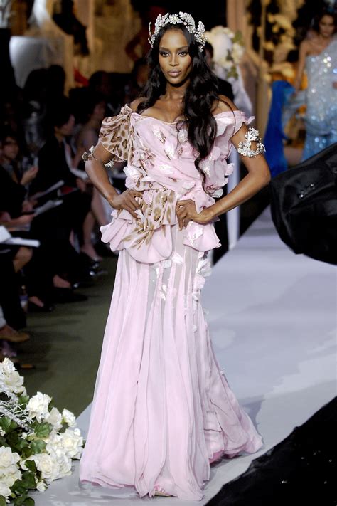 Naomi Campbell S Iconic Runway Moments Through The Years Gallery