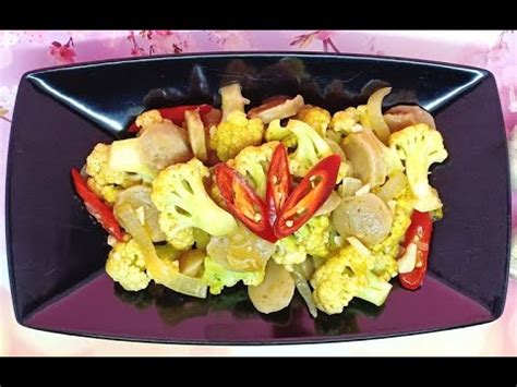 Masukan putih telur kocok, aduk cepat di atas pan. Resep Tumis Kembang Kol Bakso - YouTube