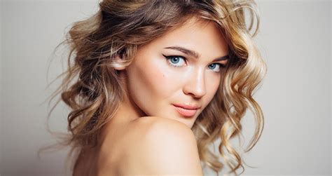 Highlight every other color appointment and a professional colorist will only highlight the regrowth so not to damage the tips further. How Often Should You Get Your Hair Highlighted? - Hair Secrets