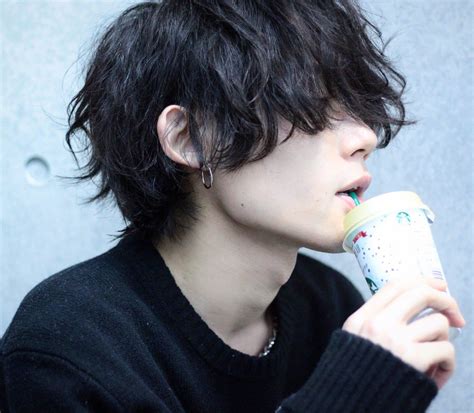 Well, that long gone are the days when women could only wear bulky hair, voluminous wigs, which, according to some information, sometimes mice were got !!! Image result | Black hair boy, Hair styles, Androgynous hair