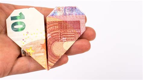 Sie möchten einen gefalteten geldschein in herzform verschenken? GELD falten HERZ, ein kreatives Hochzeitsgeschenk aus Geld ...
