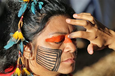 Marcha Das Mulheres Indígenas “território Nosso Corpo Nosso By Vito Eleguá Medium