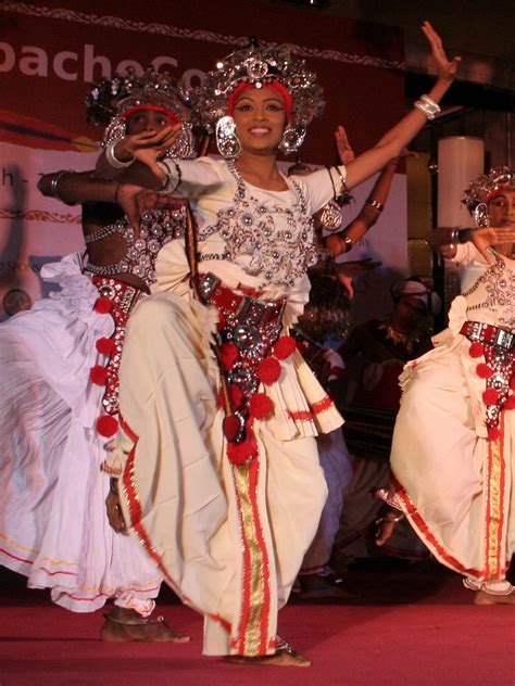 Kandyan Dancer Traditional Sri Lankan Dance At The Apachec Flickr