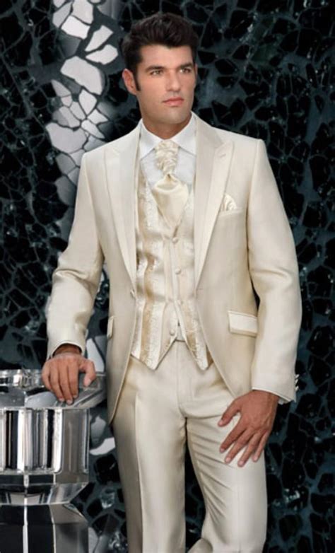 Champagne Mens Wedding Tuxedos Peaked Lapel Custom Wedding Suits