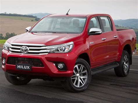 Toyota Promove Test Drive De Etios E Hilux Em Campos