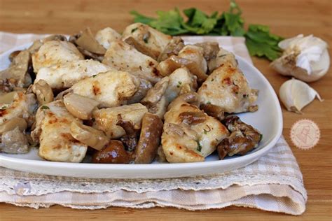 Pagesotherbrandwebsitereference websitefatto in casa da benedettavideosstraccetti di petto di pollo ai funghi. PETTO DI POLLO AI FUNGHI ricetta facile autunnale