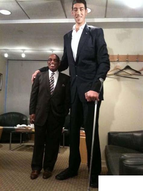 Who Is The Tallest Person In The World In The World Abiewge