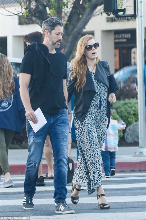 Amy Adams Enjoys Dinner Date With Husband Darren Le Gallo Daily Mail