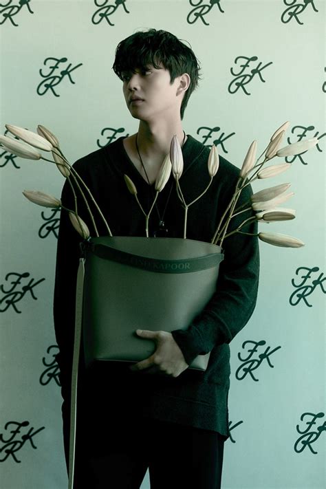 하지만 '스위트홈'의 괴물들은 의지를 가지고 자신의 욕망에 따라 행동한다. 송강, '파인드카푸어' 맨즈라인 첫번째 모델로 선정
