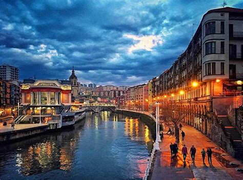 Con la competenza di una valida guida turistica personale, si potrà visitare tarquinia s. Le più belle città della Spagna