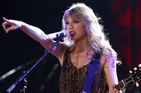 Taylor Swifts ‘mean Gets The ‘glee Treatment In New Video