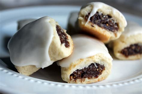 Most popular desserts cannoli cookies cream puffs gelato granita italian cream cake italian rum cake pasta ciotti pizzelle sfogliatelle tiramisu zabaglione zeppole. Bakestravaganza: Cucidati - Italian Fig Cookies