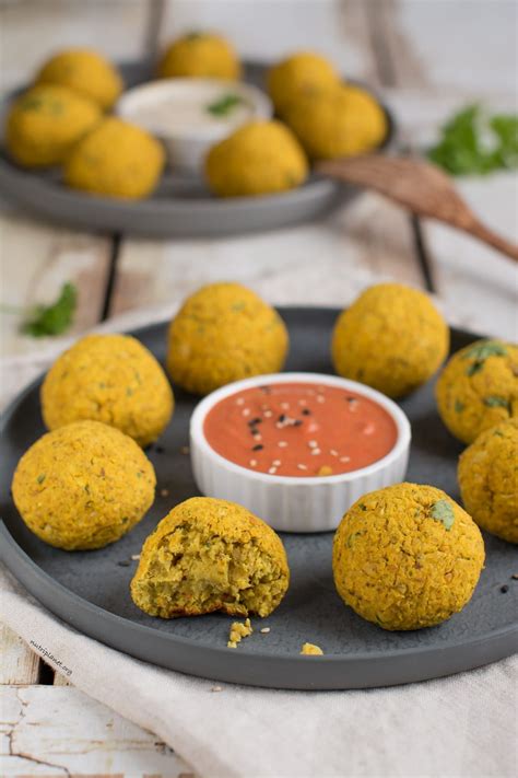 Add chickpea flour, coriander, cumin, sriracha, salt, and pepper and mix well. Vegan Falafel Recipe with Canned Chickpeas [Oil-Free, GF ...