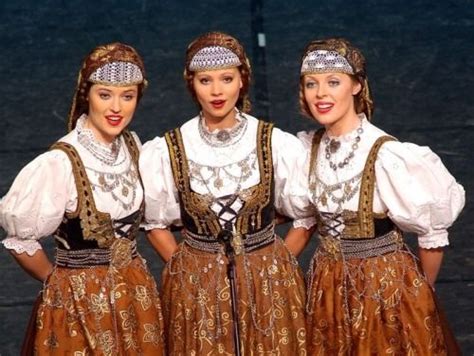 Zespół mazowsze wystąpił dziś (6.03) w suwałkach. lunacylover: Polish costumes: Cieszyn folk costume ...