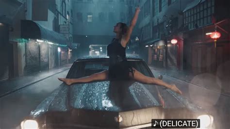 Taylor Swift Turns Invisible And Dances In The Rain In New Music Video Bt