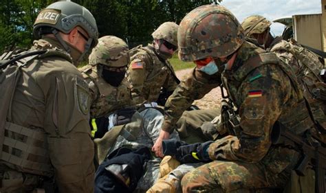 Nato Combat Medics Participate In International Combat Lifesaver Course