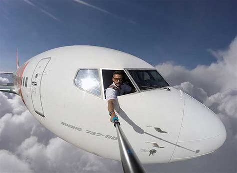 Pilotganso Ce Pilote D Avion Qui Fait Des Selfies En Vol Artofit