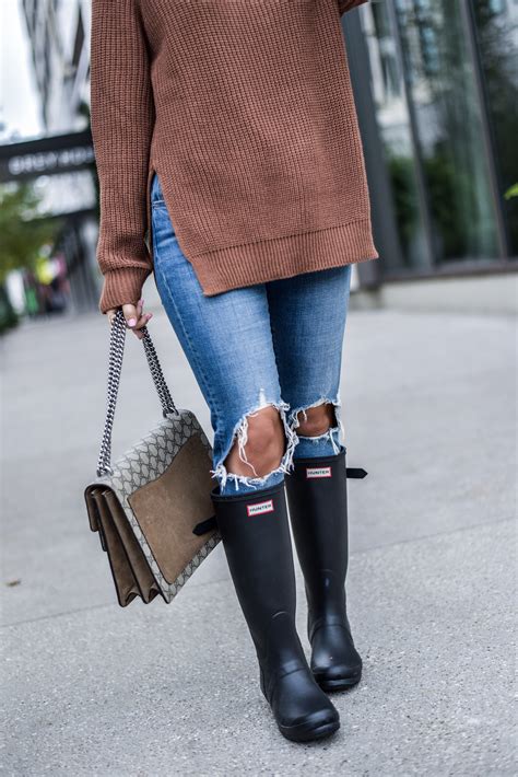 how to wear hunter boots this fall women s fashion trends flaunt and center fashion blog