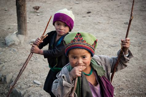 नेपाल nepāl) () ist ein binnenstaat in südasien. Kinderweltreise ǀ Nepal - Leute