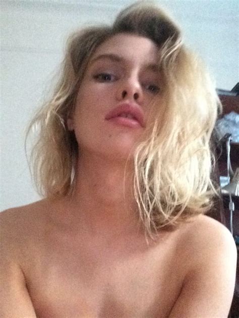 Stella Maxwell Nude Complete Leaked Collection Photos The