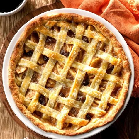Why blend into the crowd on the dessert table when you could stand out? How to Make Decorative Pie Crusts | Recipes, Homemade pie ...