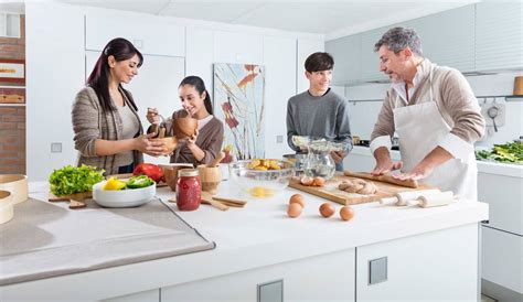 Danslafamillecuisine c'est l'histoire d'une passion pour la cuisine, des pâtisseries aux autres délices salés, où nous vous proposons de. De beaux moments en famille dans la cuisine | Indesit BE