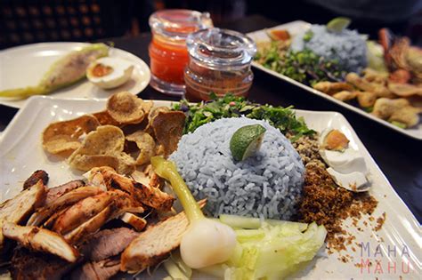 Not to be mistakened by nasi kerabu which is blue, these nasi lemak dishes come in shades of green and purple and they are paired with classic fried chickens to. Nasi Kerabu Terbaik di Shah Alam Hanya Di House Of Nasi ...
