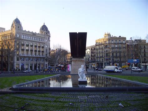 File:Plaça Catalunya Barcelona.JPG - Wikimedia Commons