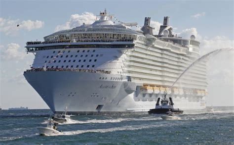The Largest Passenger Ship Ever Constructed 14 Pics