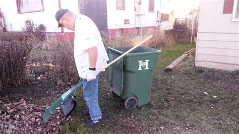 Just Cleaning Up My Yardthe Leafs Needs To Be Cleaned Up Youtube