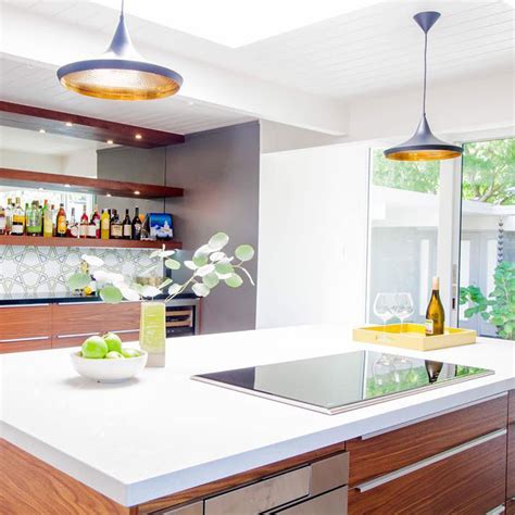 Due to the vast amount of available styles, modern pendant light fixtures allow you to customize your space by either making a bold, design statement or perfectly complementing a room's overall decor. Modern Kitchen Pendant Lighting Ideas | YLighting Ideas