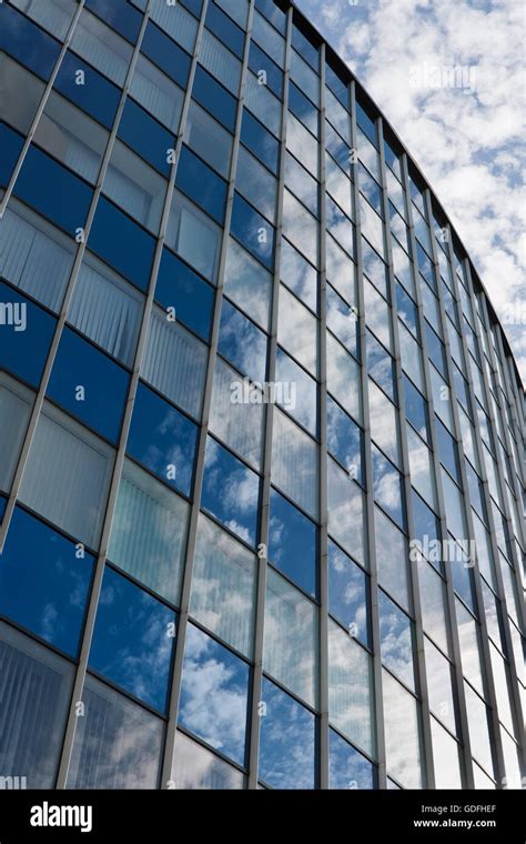 High Rise Glass Building Hi Res Stock Photography And Images Alamy