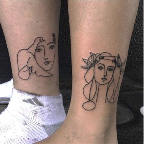Estos Dibujos Perfectos De Picasso En Los Tobillos Tatuajes Que
