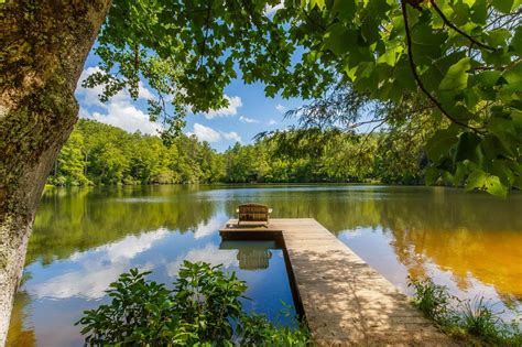 In fact, vernon has been called one of the top six communities on the continent for seniors during their retirement. Lakefront Properties for sale in Lake Toxaway Estates ...