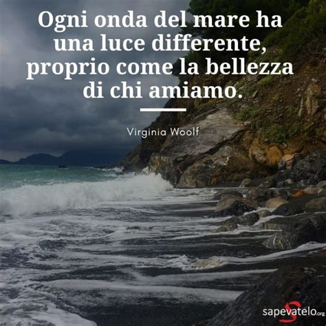 Scintillano e brillano quando c'è il sole, ma quando cala l'oscurità rivelano la loro bellezza solo se c'è una luce dentro. Frasi sul mare: Ecco i 75 aforismi più belli del web ...