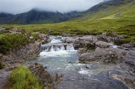 How To Visit The Fairy Pools On The Isle Of Skye Earth Trekkers