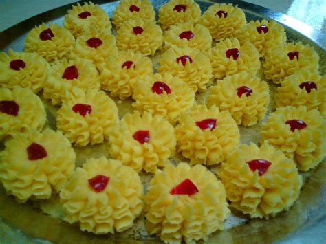 Resepi biskut semperit susu ok?biskut ini agak popular dalam kalangan masyarakat melayu kita.tetapi ianya akan dijumpai pada musim perayaan sahaja. ~ Resepi Kuih Semperit ~ | ♥Cintai Aku Seadanya♥