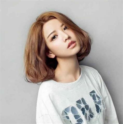 Orang yang rambutnya kering, kasar, mengembang, dan sulit diatur biasanya yang paling banyak tergoda untuk melakukan smoothing rambut. Gaya Rambut Pendek Wanita Korea Terbaru