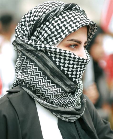 Pin By Ahmad Eyad On Iraq Ways To Wear A Scarf Hijab Trends Beautiful Arab Women