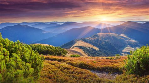 デスクトップ壁紙 自然 風景 草 植物 山々 太陽の光 雲 空 ミスト カルパティア山脈 ウクライナ