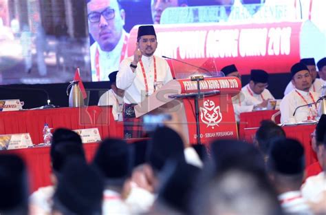 Asyraf wajdi bin dusuki (born 1976) is a malaysian politician who has served as youth chief of the united malays national organisation (umno), a component party of the barisan nasional (bn) coalition which is aligned with the ruling perikatan nasional (pn) coalition, since june 2018. Rakus kumpul harta, rebut pangkat punca rakyat tolak UMNO ...
