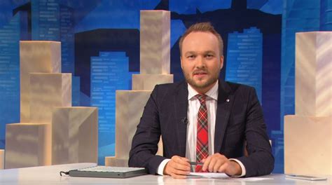 Satirical comedy, in which the host comments on the news of the previous week, sometimes accompanied by guests. Arjen Lubach lanceert app Kamergotchi | Show | AD.nl