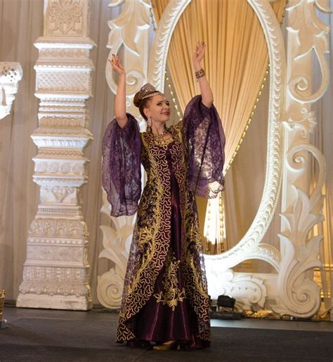 Iana Performing Persian Dance At Iranian Bridal Show Toronto 2017