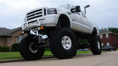 Check This Ford Super Duty Out With A 39 Lift And 54 Tires