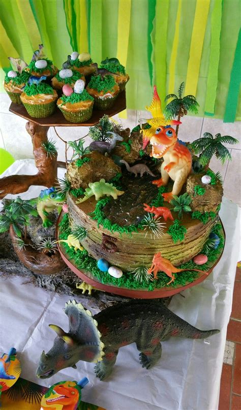 (the kiddos will especially appreciate the color!) get the recipe at cutefetti. Dinosaur Cake | Birthday cupcakes boy, Dinosaur birthday ...