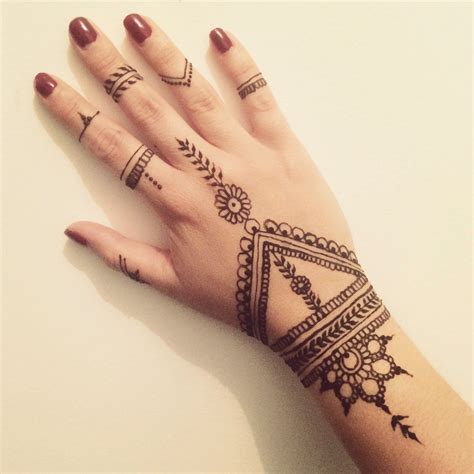 Pin By M A H R I Y A ♥︎ On Tattoo Henna Tattoo Hand Henna Tattoo Designs Hand Henna