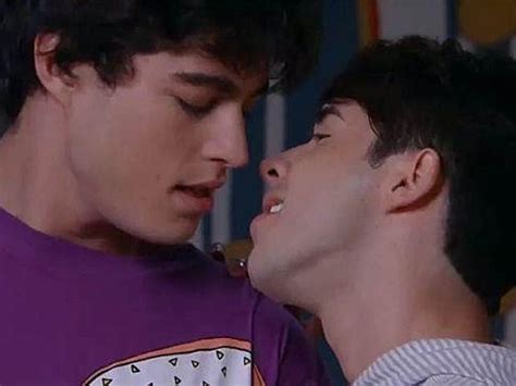 Besos Gay Muy Impresionantes De Los Actores Danilo Carrera Y Kevin Aponte Nuevo Foro De