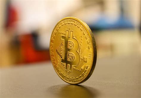 Kriptolu (şifreli) para kategorisinde, açık kaynaklı bir kod olarak yayınlanmış bir dijital para birimidir. Bitcoin fortsätter rusa | Fria Tider