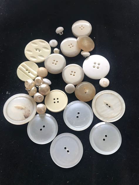 Cream White Pearl Buttons Lot32 Mother Of Pearl Mop Etsy Cream