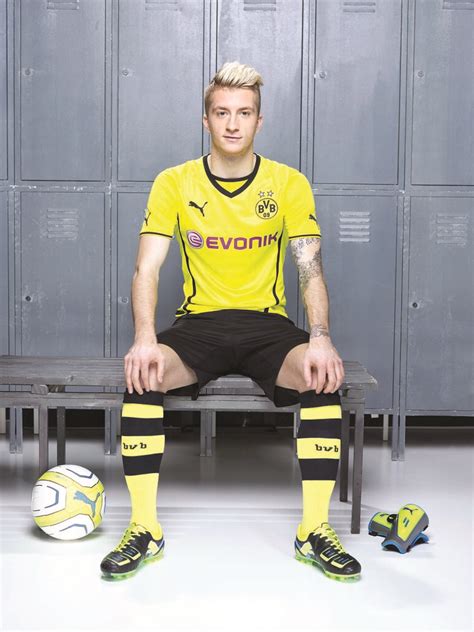 Mittlerweile ist der bvb die unangefochtene nummer 2 im deutschen fußball und möchte die stars im trikot von bvb dortmund 2019/20. Marco Reus (Borussia Dortmund (BVB): Das neue Trikot von P ...
